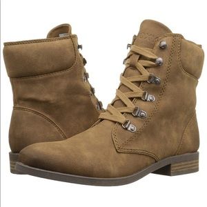 Really cute and comfy Roxy boots - size 8.5